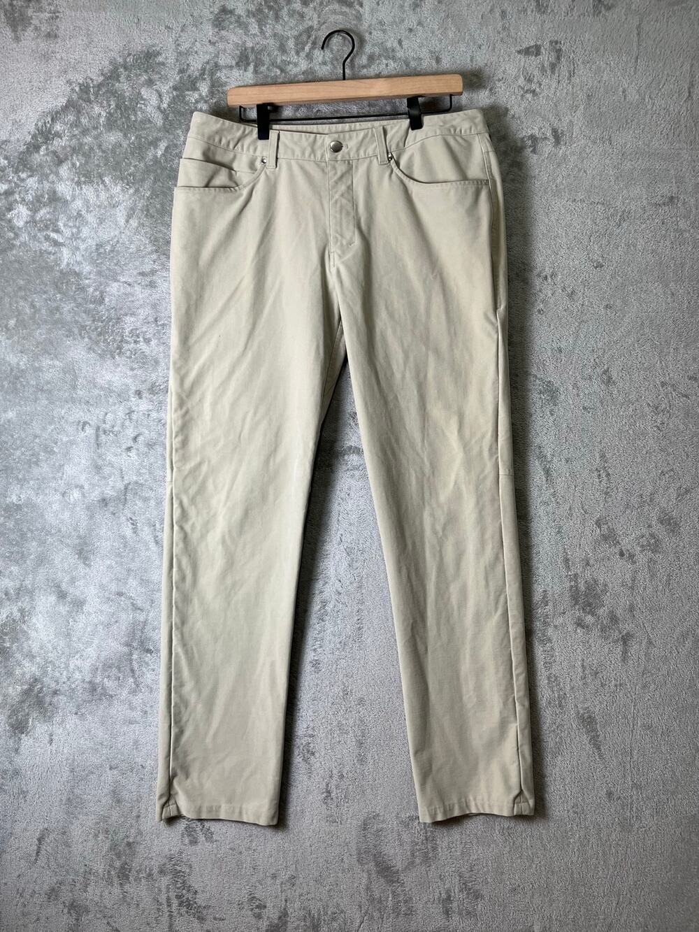 Lululemon ABC‎ Classic-Fit Pant 32" *Utilitech Size 35 Khaki color